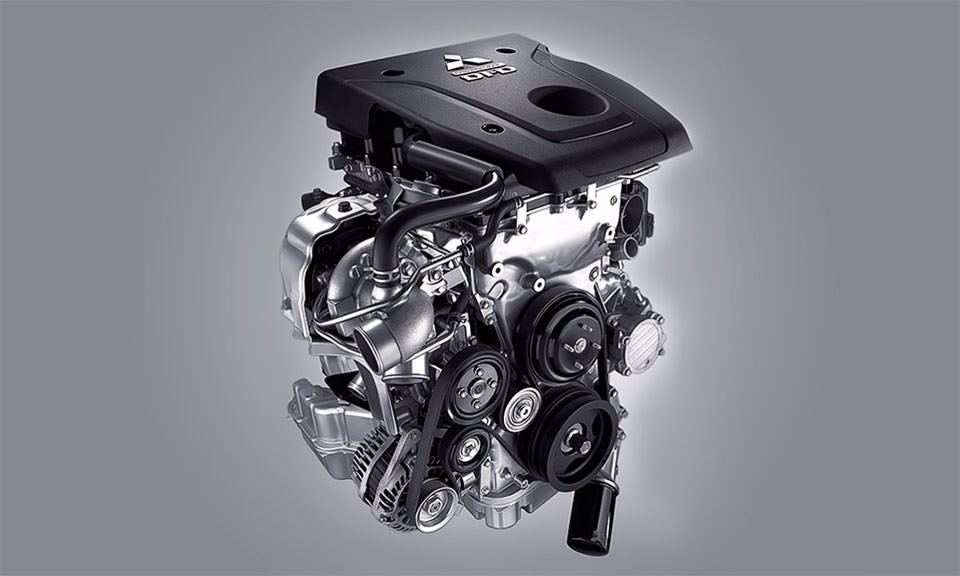 Motor MIVEC 2.4L turbo diesel Super Silence em alumínio com 190cv de potência e 43,9Kgf.m de torque.