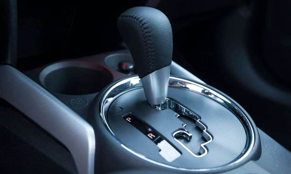 Com a tecnologia INVECS-III, que se adapta ao modo de dirigir de cada motorista e torna a condução muito mais confortável.
