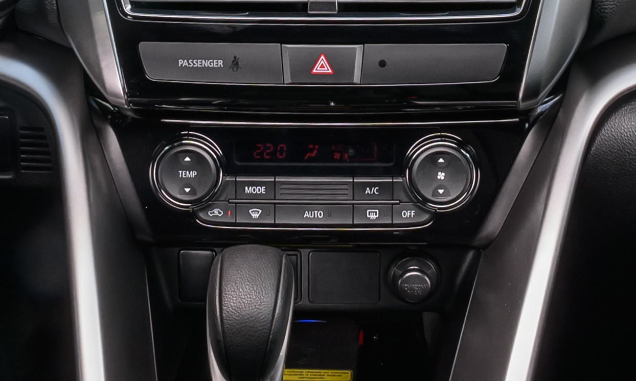 AR-CONDICIONADO AUTOMÁTICO