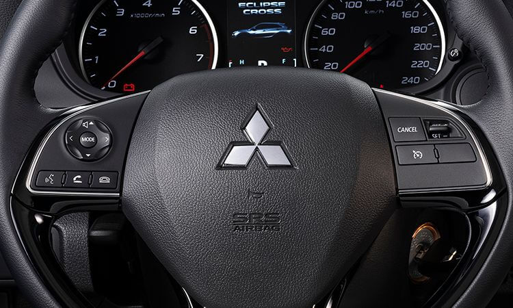 COMANDOS DE ÁUDIO E PILOTO AUTOMÁTICO NO VOLANTE