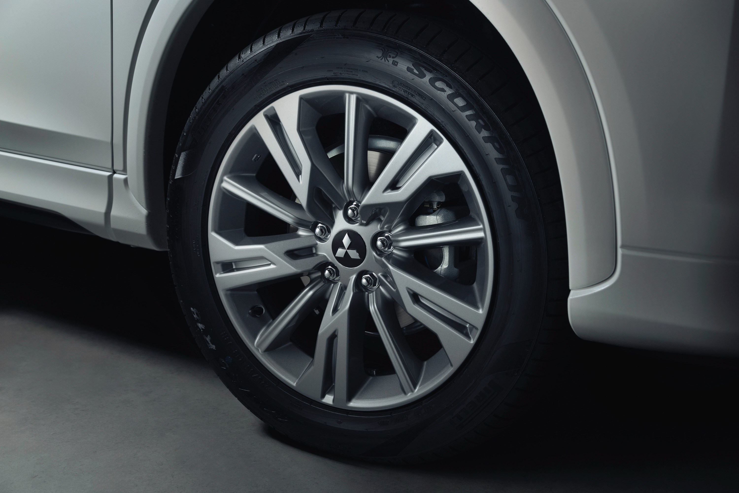 RODAS COM ACABAMENTO CINZA METALIZADO