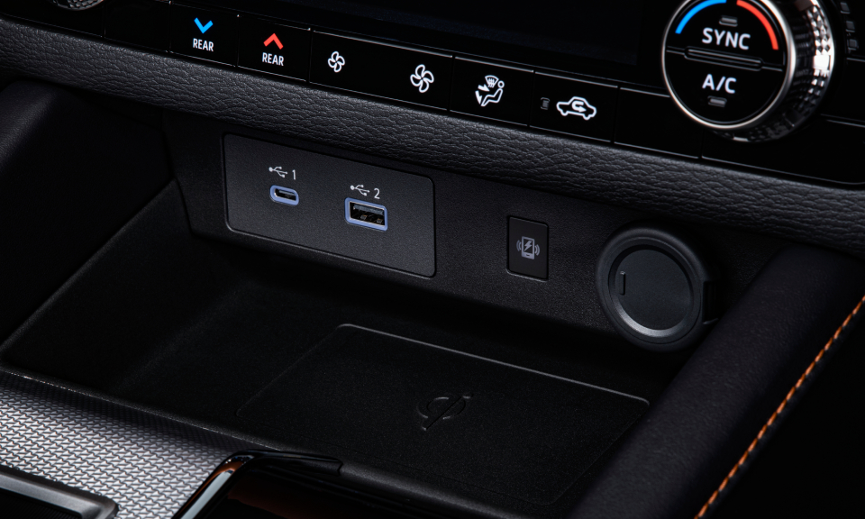 TOMADAS 12V E PORTAS USB