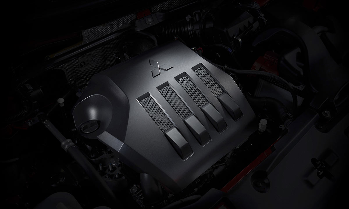Motor MIVEC Turbo 1.5L gasolina com injeção direta, potência de 165CV e torque de 25,5kgf.m. Mais eficiência, menos consumo, baixas emissões e mais silêncio.